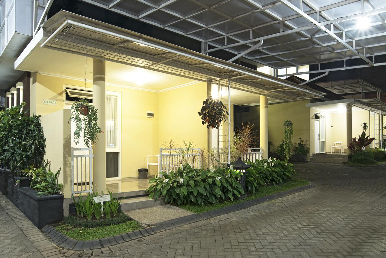 Riverstone Hotel & Cottage Batu  Exterior foto